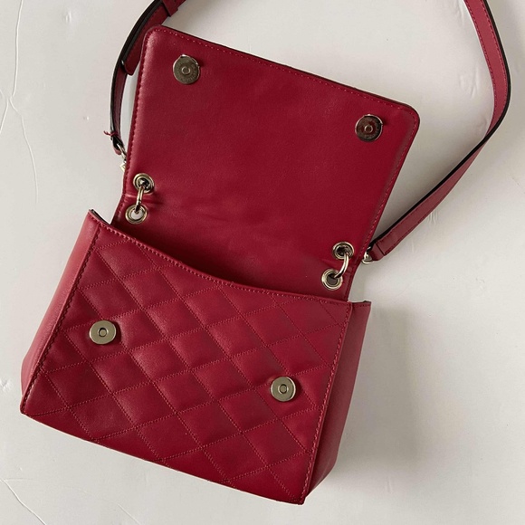 NWOT GUESS CHRISTMAS RED QUILTED CROSSBODY BEADED TOP HANDLE EMBROIDERED - Picture 4 of 11
